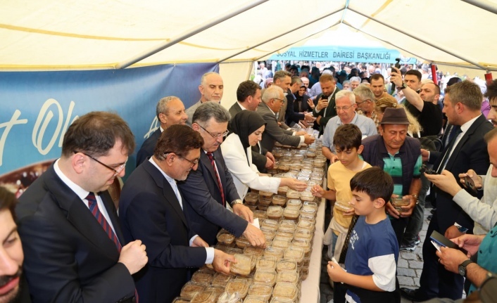 BÜYÜKŞEHİR'DEN 3 BİN KİŞİYE AŞURE İKRAMI