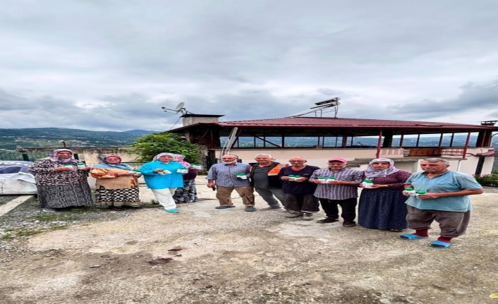 Tarım İl Müdürlüğü Çiftçilere İlaç Dağıtıyor