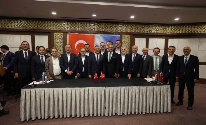 Yeni Parti Genel Başkanı Özgür Özel Atanacak Olan İl Başkanlarını Topladı