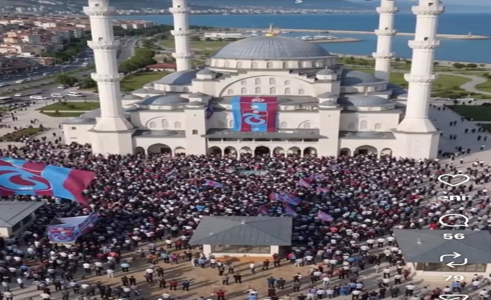 Hanife Hatun Camii’ne Dev Trabzonspor Bayrağı Asıldı