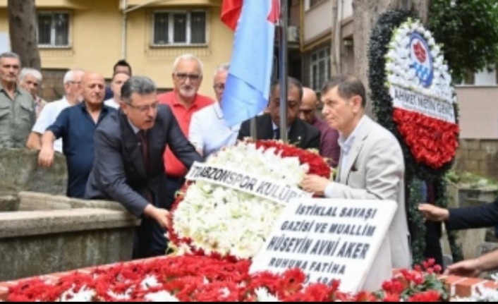 Hüseyin Avni Aker Kabri Başında Anıldı