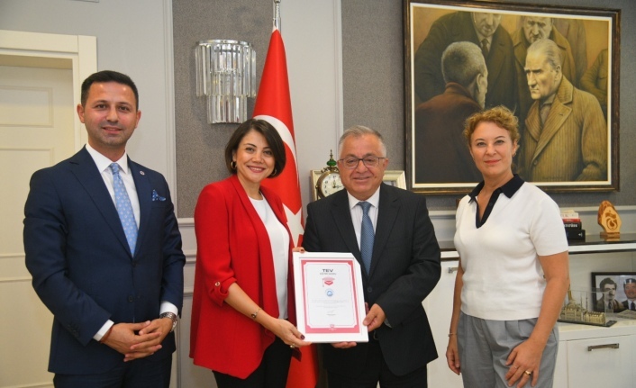 TEV’DEN ORTAHİSAR BELEDİYESİ’NE ‘EĞİTİM DOSTU KURUM’ SERTİFİKASI 
