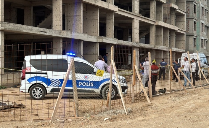 Hastane İnşaatına Düşen Şahıs Ağır Yaralandı