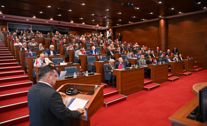 KAŞÜSTÜ, HALK PLAJINA KAVUŞUYOR