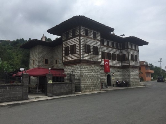 Sürmene’de Trafik Kazası: 1 Yaralı