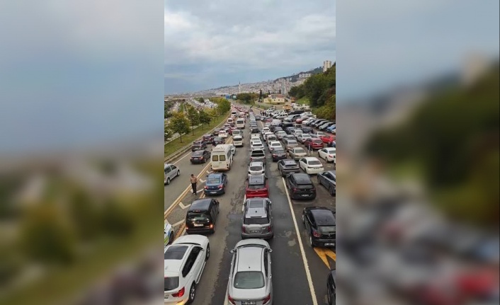 Trabzon’da Araç Sayısı Artıyor: Trafik Kilitlendi!