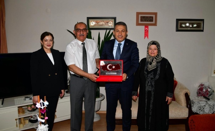 Vali Şahin, Kıbrıs Gazisi Coşkun Çolak’ı Evinde Ziyaret Etti