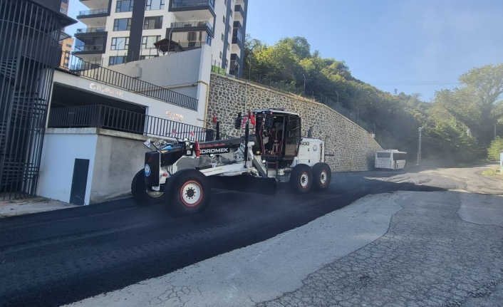BÜYÜKŞEHİR'İN YOL SEFERBERLİĞİ SÜRÜYOR
