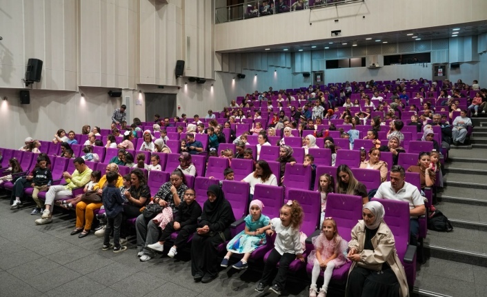 BÜYÜKŞEHİR’İN TİYATRO ETKİNLİKLERİNE YOĞUN İLGİ