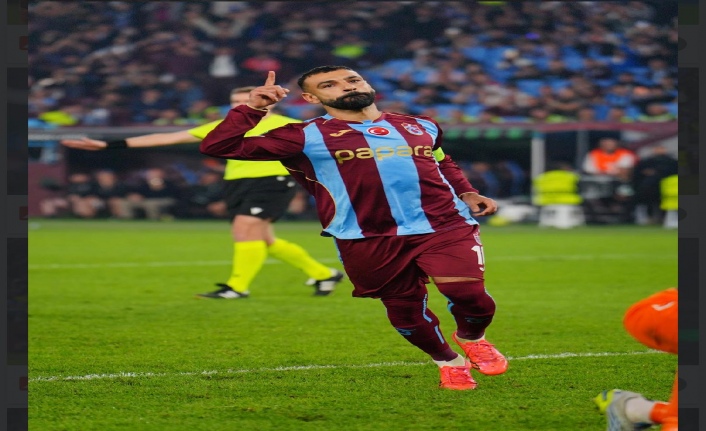 DÜNYA SALAH'IN PENALTISINI KONUŞUYOR