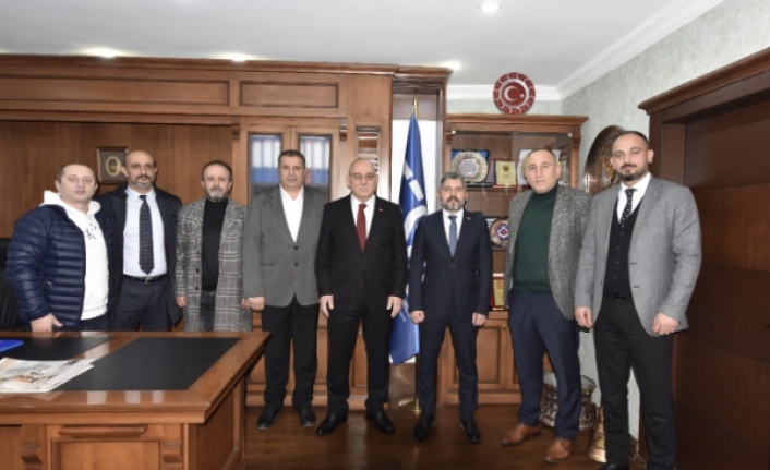 Milliyetçi Hareket Partisi (MHP) Trabzon milletvekili aday adaylarından Prof. Dr. Süleyman Türedi ve Ömer İskender, Trabzon Esnaf ve Sanatkarlar Odaları Birliği'ni (TESOB) ziyaret etti.