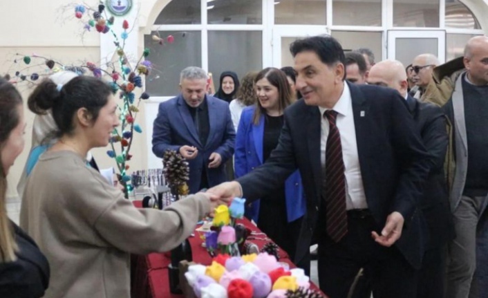 Başkan adayı Turan halk eğitim merkezini ziyaret etti