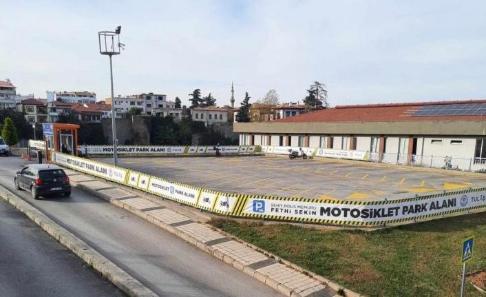 Motosiklet otoparkı bomboş kaldı.