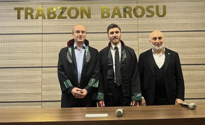 Avukat Furkan Cemal baytar cübbesini giydi.