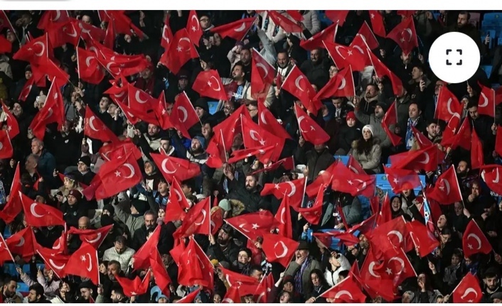 Şenol Güneş Stadyumu’nda anlamlı gösteri