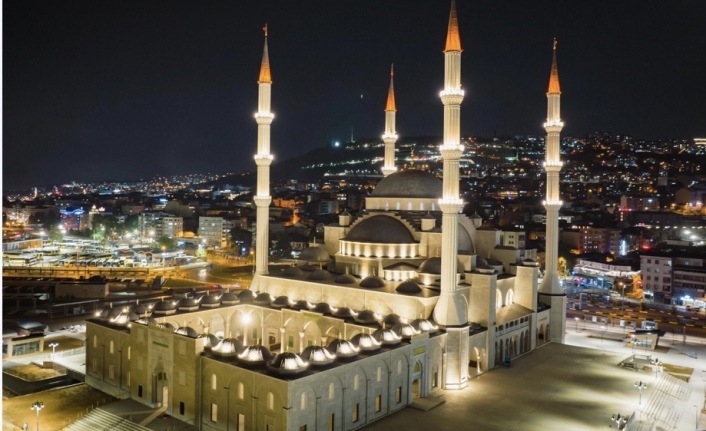 Hanife Hatun Camii’nde kandil özel programı yapılacak.