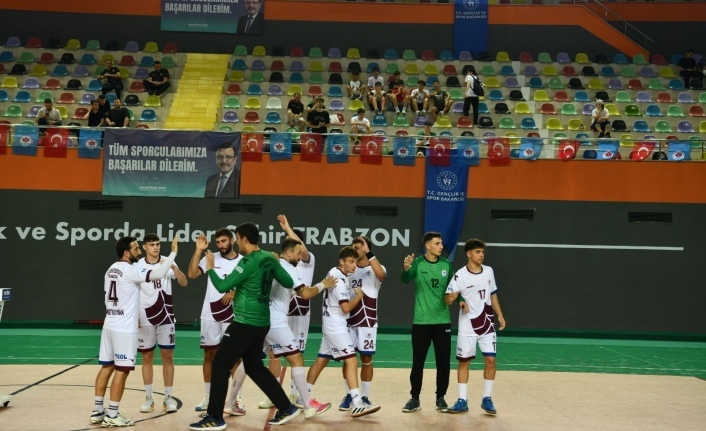 BÜYÜKŞEHİR HENTBOL TAKIMI FARKA GİTTİ