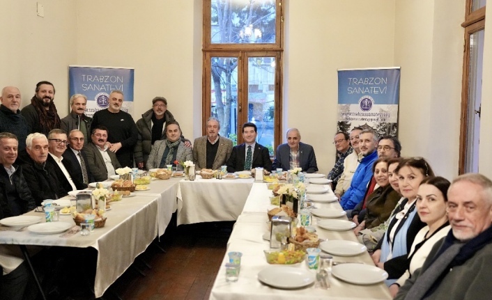 BAŞKAN KAYA, TRABZON SANATEVİ’NİN İFTARINA KATILARAK YENİ YÖNETİMİ TEBRİK ETTİ