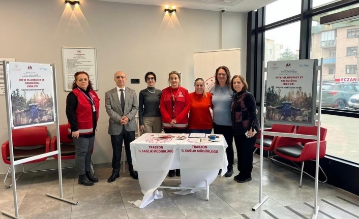 Akciğer haftası dolayısıyla uyarı broşürleri dağıtılıyor.