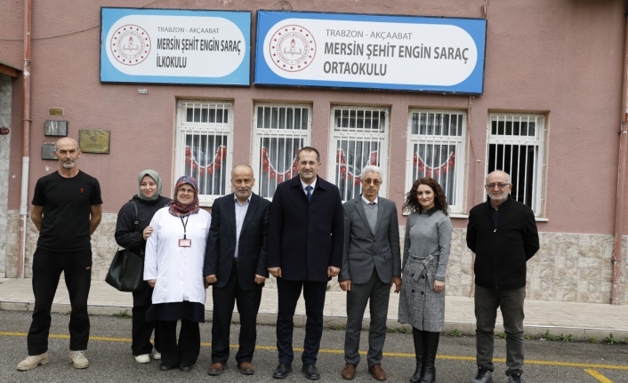 BAŞKAN EKİM’DEN MERSİN’DEKİ OKULA ANLAMLI ZİYARET: “EVLATLARIMIZIN VE ÖĞRETMENLERİMİZİN HER ZAMAN YANINDAYIZ”
