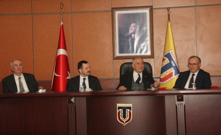 Arsin Organize Sanayi Bölgesi Başkanı Dursun Ali Sakarya ile birlikte borsamıza nezaket ziyaretinde bulundu.