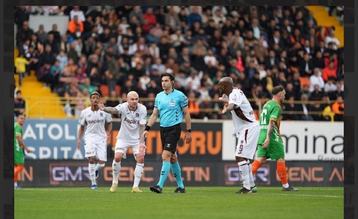 Hakem Türkmen'den skandal uygulama