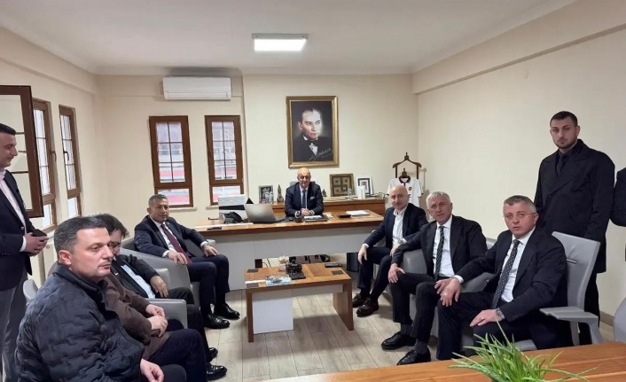 Vali Şahin AKP milletvekilleri ile Özçay’ı ziyaret ettiler.