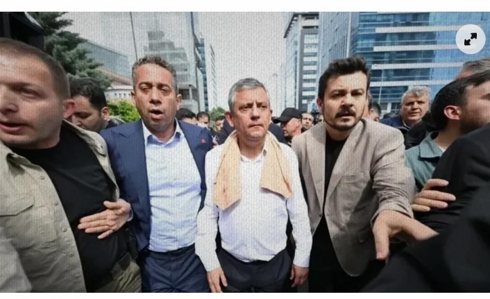 CHP Genel merkezi polis tarafından boşaltıldı.
