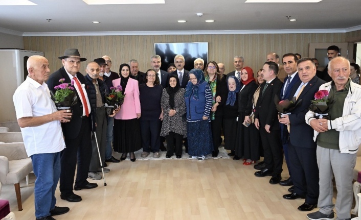 BAKAN URALOĞLU’NDAN ANLAMLI BAYRAM ZİYARETİ