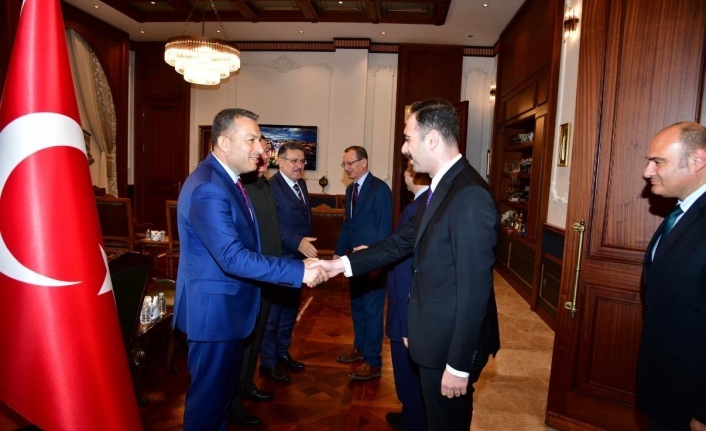 Vali Şahin şehirle bayramlaştı