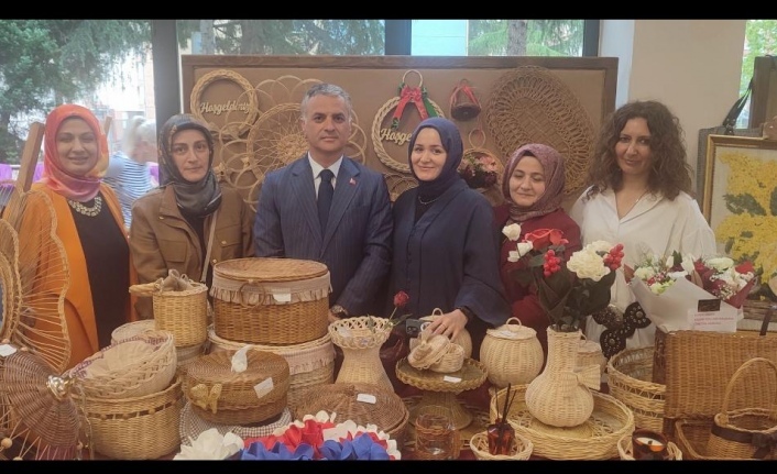Başkan Bıyık geleneksel el sanatları sergisini ziyaret etti
