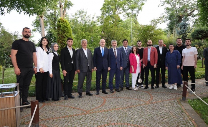 AKPliler sevgi evlerini ziyaret ettiler.