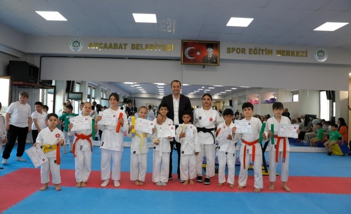 AKÇAABAT’TA JUDO KUŞAK SINAVI HEYECANI MİNİK SPORCULAR GÖZ DOLDURDU