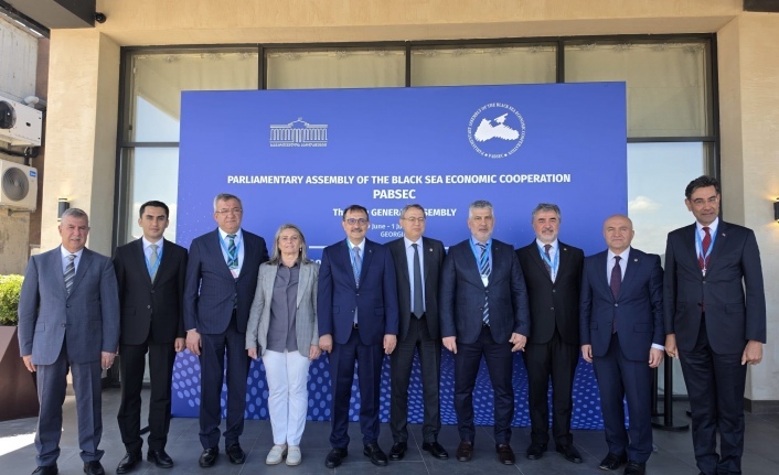 AKP milletvekili Büyükaydın ve CHP milletvekili  Suiçmez  KEPİA toplantısında.