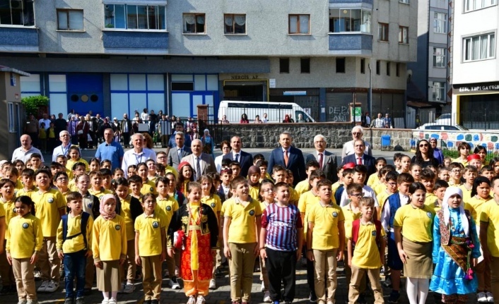 Vali Şahin Ali Kemal Aktürk ilkokulu ziyaret etti.