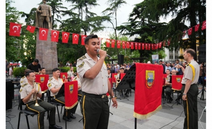 BANDO KONSERİNE YOĞUN İLGİ