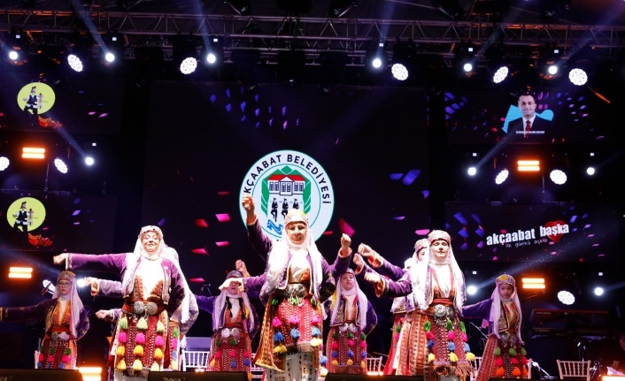 34. ULUSLARARASI AKÇAABAT MÜZİK VE HALK OYUNLARI FESTİVALİ RENKLİ GÖRÜNTÜLERLE BAŞLADI