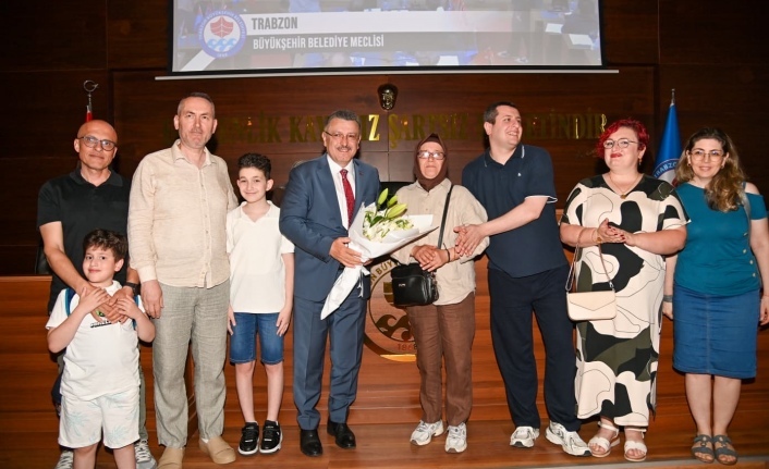 BAŞKAN GENÇ: DİNİ DEĞERLERİMİZLE KİMSE ALAY EDEMEZ