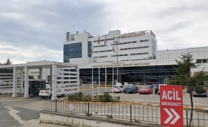 Trabzon'un Düzköy İlçesi Gürgendağ Mahallesi'nde meydana gelen korkunç olayda 1 kişi yaşamını yitirdi, 2 kişi ise yaralandı.
