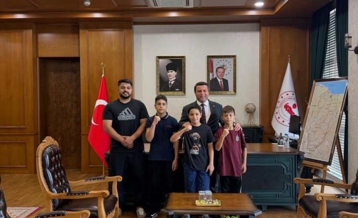 Kaymakam ocak’ı boksörler ziyaret ettiler