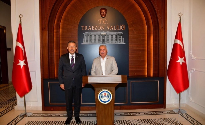 Eski Vali Yıldırım Vali Şahin’i ziyaret etti