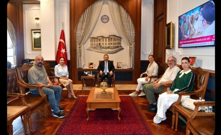 Sevdam Karadeniz’in oyuncuları vali Şahin’i ziyaret etti