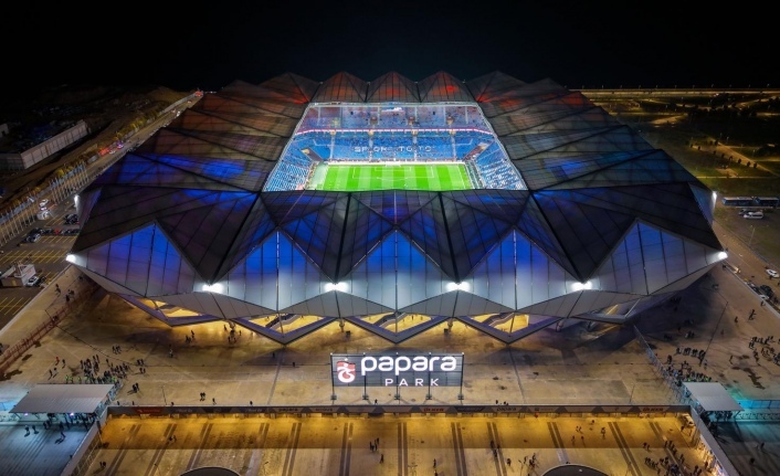 Papara Park, Trabzonspor’un kuruluş yıl dönümüne özel bordo-mavi yanıyor