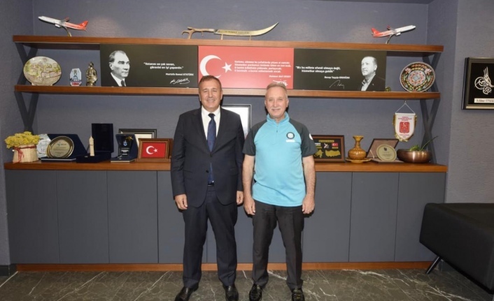 Başkan Çelebi sağlık müdürü Dr. Topsakalı  ziyaret etti.