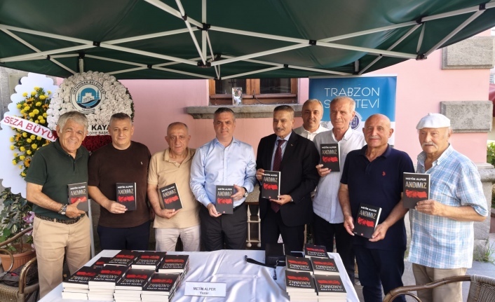Trabzon’da İl Emniyet Müdürü olarak görev yaptığı dönemde “Andımız” operasyonuyla gündeme gelen Metin Alper, aynı adı taşıyan kitabının imza günü için Trabzon’daki okurlarıyla buluştu.