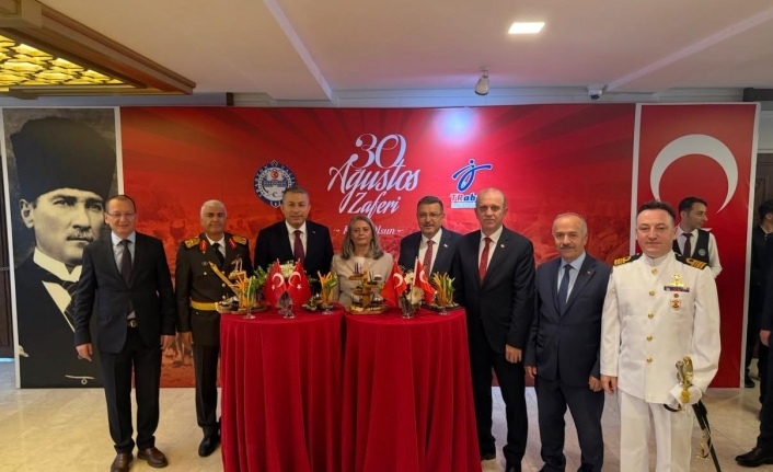 Vali Şahin tebrikleri kabul etti.