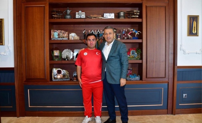 Milli sporcumuz inan vali Şahin’i ziyaret etti