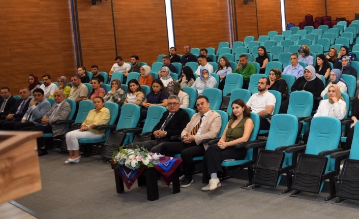 GENÇLİK ÇALIŞTAY’INDA, GENÇLERİN YEREL YÖNETİMLERE KATILIMI ELE ALINDI “GENÇLERİN SORGULAMASI VE İNİSİYATİF ALABİLMESİ GEREKİR”