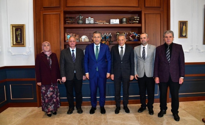Prof.Dr.tekinbaş Vali Şahin’i ziyaret etti.