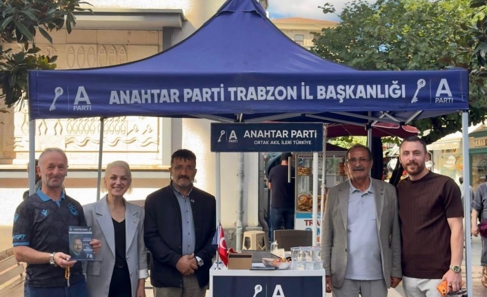 Anahtar parti maraş Caddesi’nde üye standı kurdu